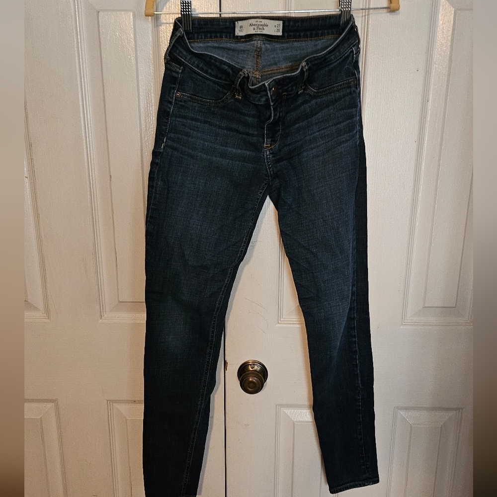 ABERCROMBIE & FITCH BLUE JEANS, SIZE 4